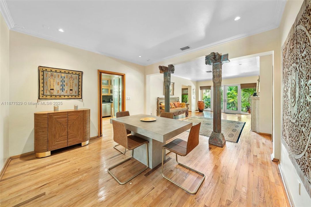 For Sale: $3,795,000 (3 beds, 2 baths, 2003 Square Feet)