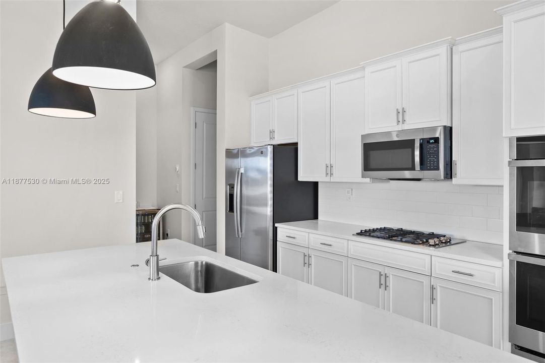 出租: $5,400 (3 贝兹, 3 浴室, 2218 平方英尺)