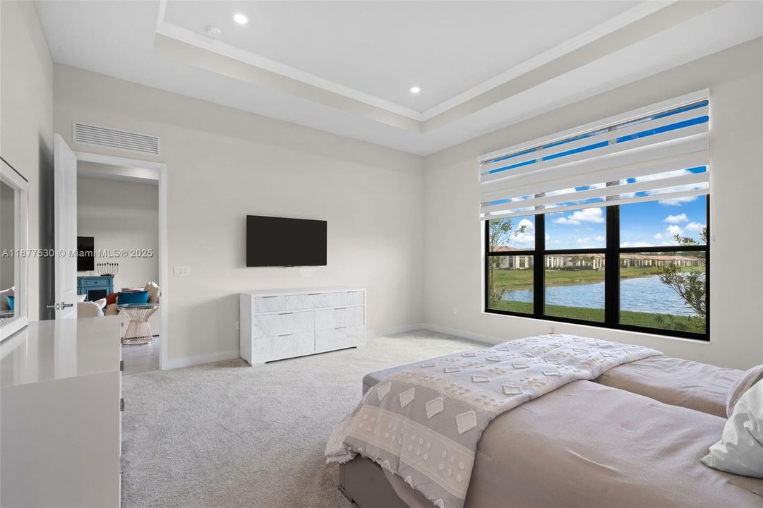 出租: $5,400 (3 贝兹, 3 浴室, 2218 平方英尺)