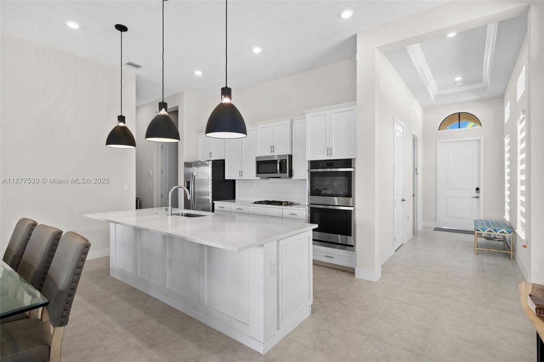 出租: $5,400 (3 贝兹, 3 浴室, 2218 平方英尺)