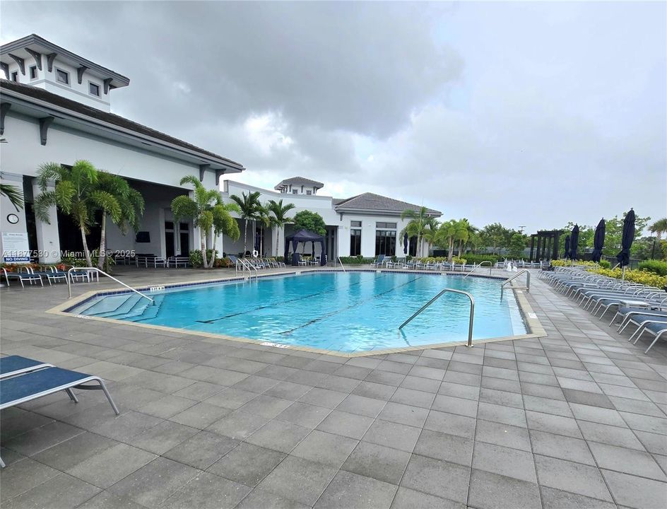 出租: $5,400 (3 贝兹, 3 浴室, 2218 平方英尺)