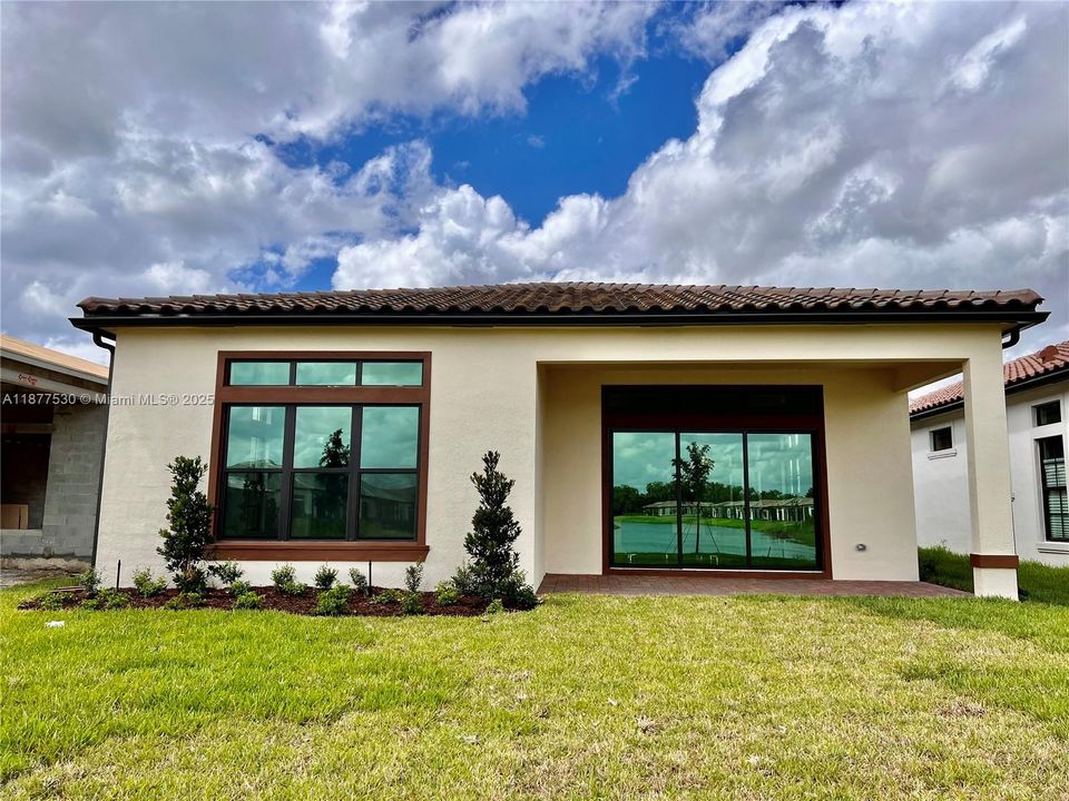 出租: $5,400 (3 贝兹, 3 浴室, 2218 平方英尺)