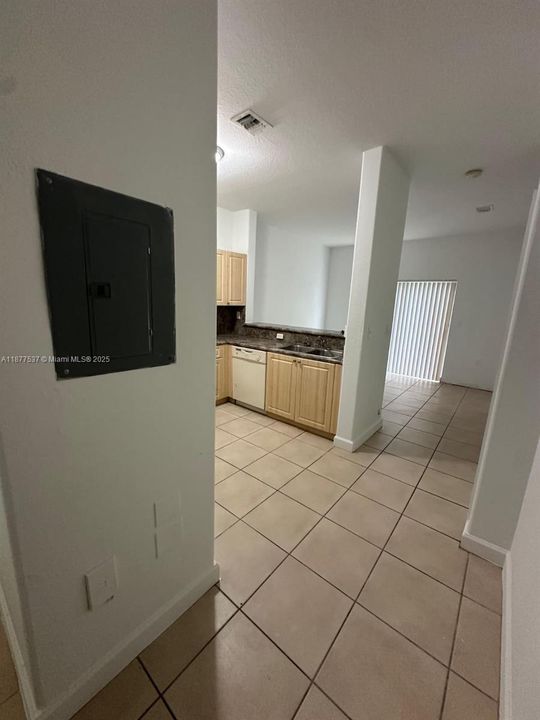 For Rent: $1,750 (3 beds, 2 baths, 1166 Square Feet)