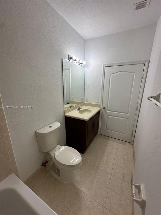 For Rent: $1,750 (3 beds, 2 baths, 1166 Square Feet)