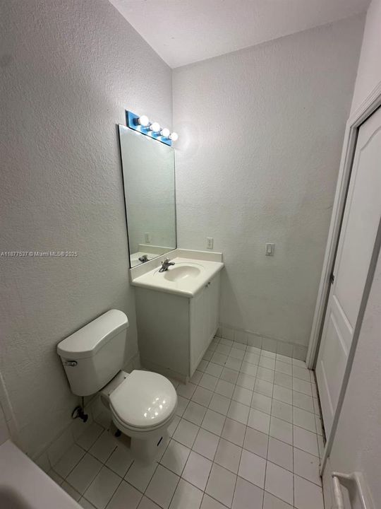 For Rent: $1,750 (3 beds, 2 baths, 1166 Square Feet)