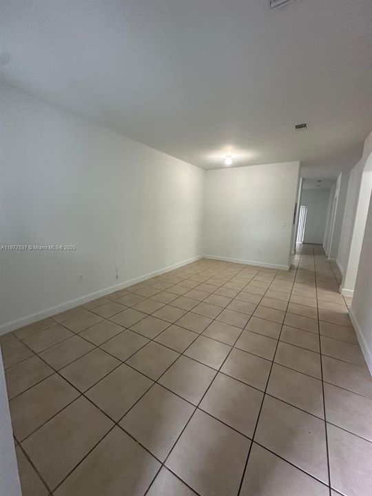 For Rent: $1,750 (3 beds, 2 baths, 1166 Square Feet)