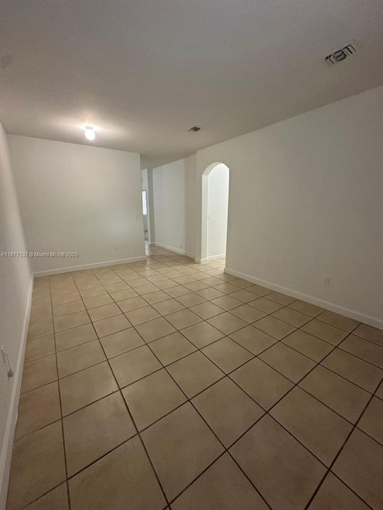 For Rent: $1,750 (3 beds, 2 baths, 1166 Square Feet)