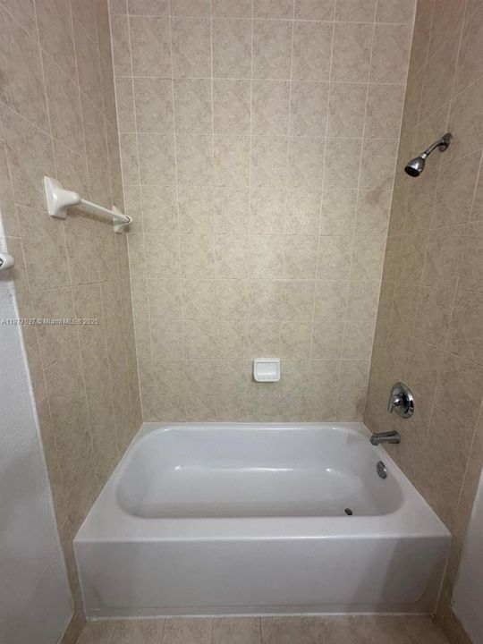 For Rent: $1,750 (3 beds, 2 baths, 1166 Square Feet)