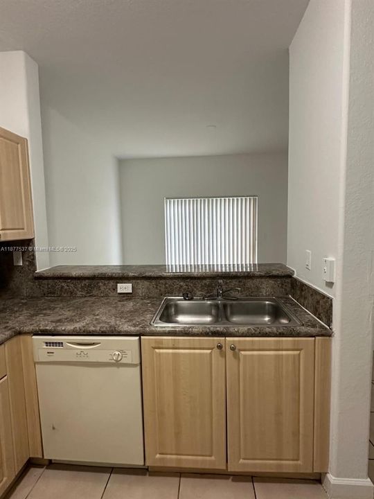 For Rent: $1,750 (3 beds, 2 baths, 1166 Square Feet)