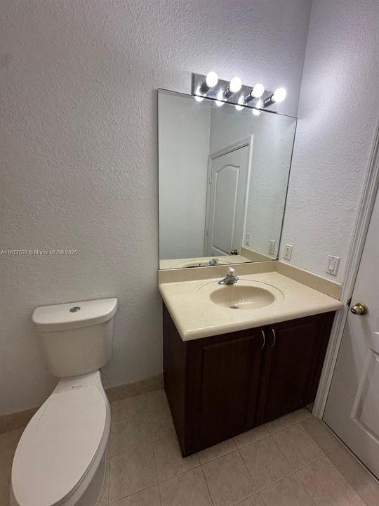 For Rent: $1,750 (3 beds, 2 baths, 1166 Square Feet)