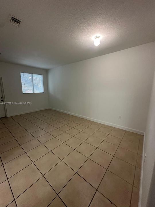 For Rent: $1,750 (3 beds, 2 baths, 1166 Square Feet)