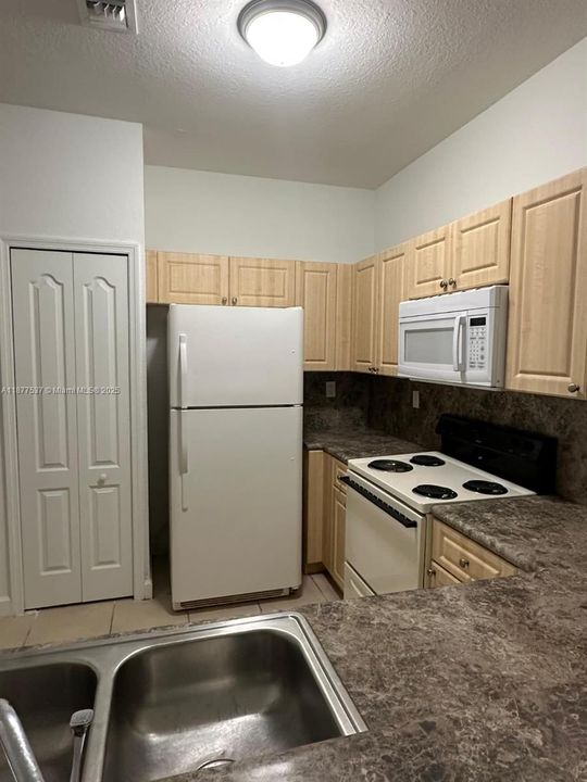 For Rent: $1,750 (3 beds, 2 baths, 1166 Square Feet)