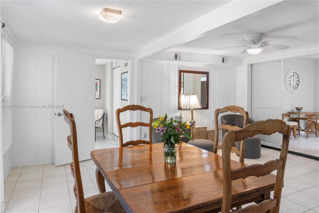 Vendido Recientemente: $335,000 (3 camas, 2 baños, 1379 Pies cuadrados)