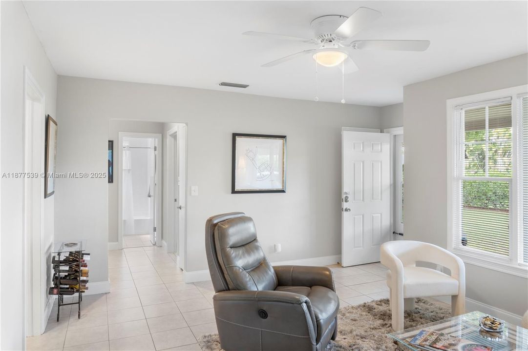 Vendido Recientemente: $335,000 (3 camas, 2 baños, 1379 Pies cuadrados)