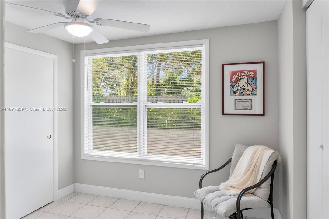 Vendido Recientemente: $335,000 (3 camas, 2 baños, 1379 Pies cuadrados)