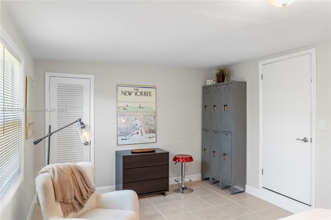 Vendido Recientemente: $335,000 (3 camas, 2 baños, 1379 Pies cuadrados)