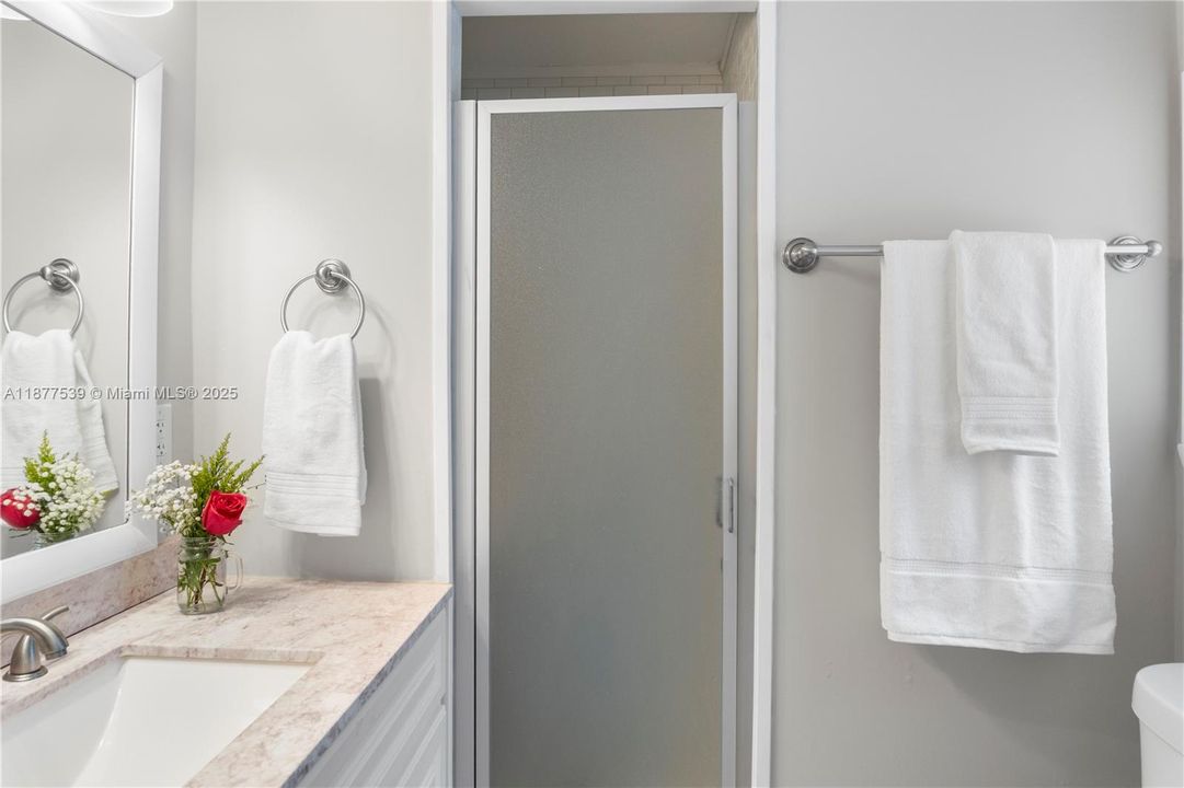 Vendido Recientemente: $335,000 (3 camas, 2 baños, 1379 Pies cuadrados)