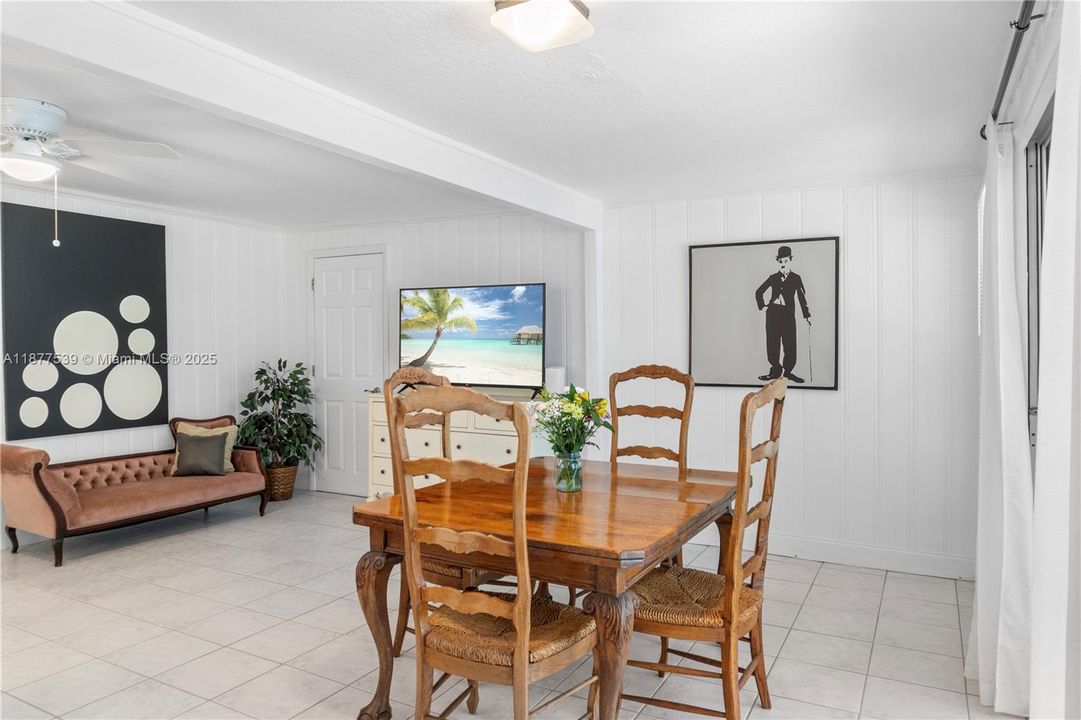 Vendido Recientemente: $335,000 (3 camas, 2 baños, 1379 Pies cuadrados)