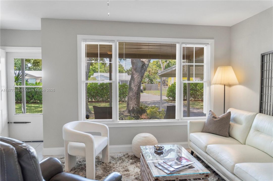 Vendido Recientemente: $335,000 (3 camas, 2 baños, 1379 Pies cuadrados)