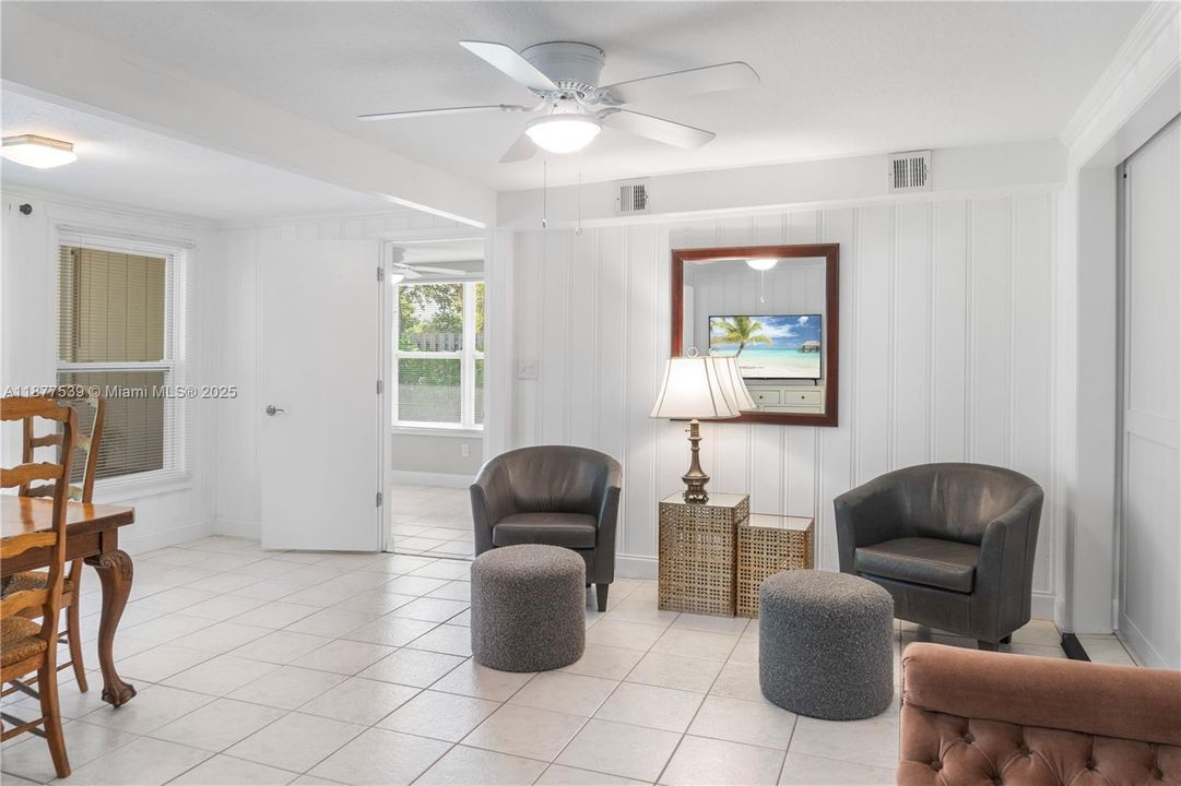 Vendido Recientemente: $335,000 (3 camas, 2 baños, 1379 Pies cuadrados)