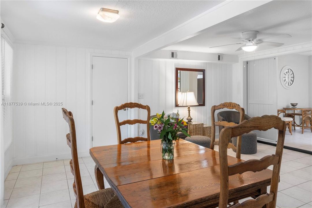 Vendido Recientemente: $335,000 (3 camas, 2 baños, 1379 Pies cuadrados)