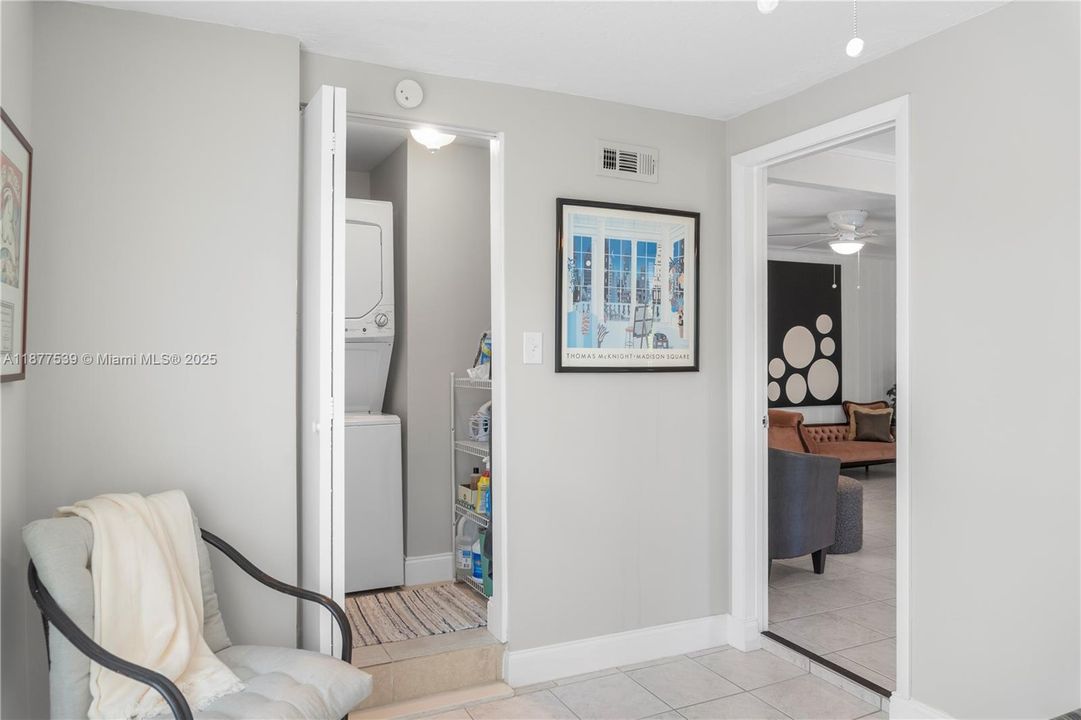 Vendido Recientemente: $335,000 (3 camas, 2 baños, 1379 Pies cuadrados)