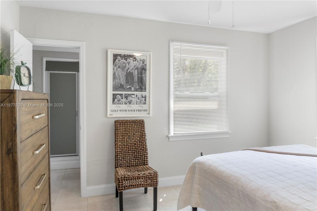 Vendido Recientemente: $335,000 (3 camas, 2 baños, 1379 Pies cuadrados)