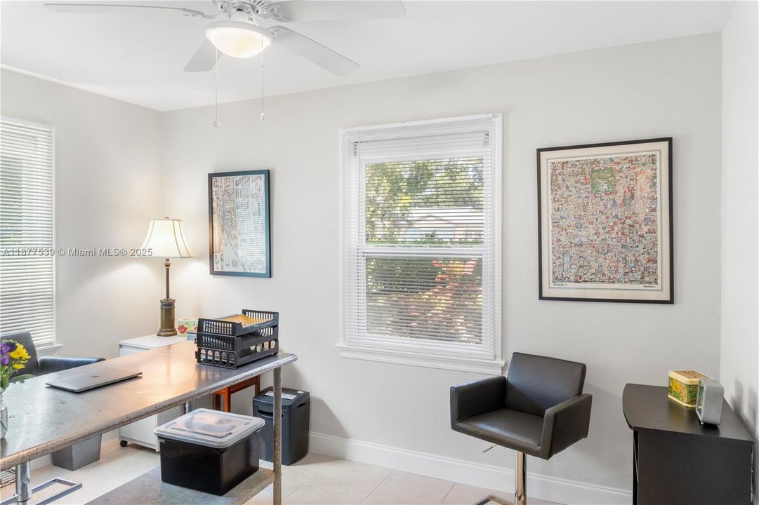 Vendido Recientemente: $335,000 (3 camas, 2 baños, 1379 Pies cuadrados)