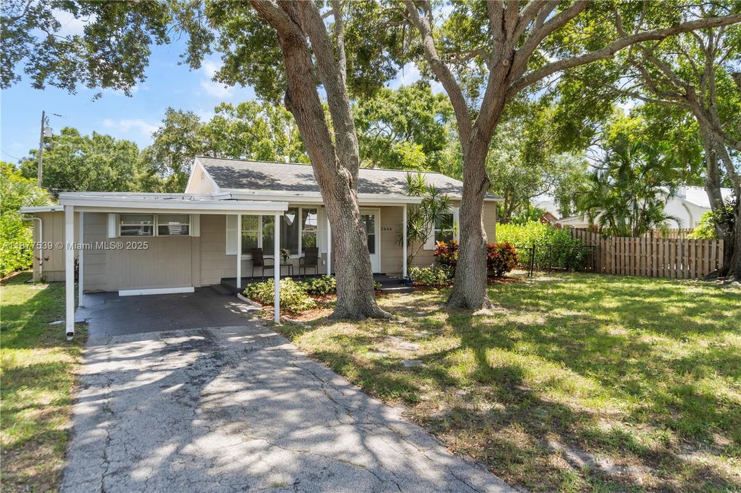 Vendido Recientemente: $335,000 (3 camas, 2 baños, 1379 Pies cuadrados)