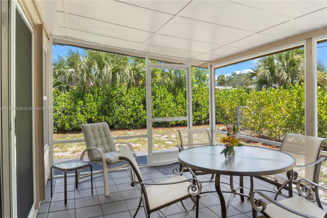 Vendido Recientemente: $335,000 (3 camas, 2 baños, 1379 Pies cuadrados)