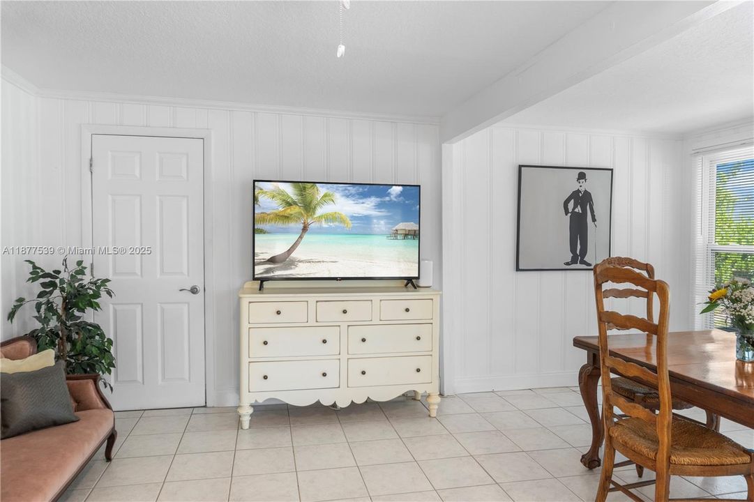 Vendido Recientemente: $335,000 (3 camas, 2 baños, 1379 Pies cuadrados)