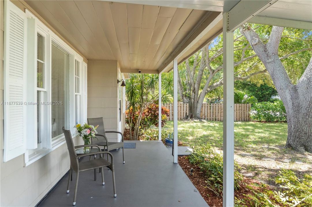 Vendido Recientemente: $335,000 (3 camas, 2 baños, 1379 Pies cuadrados)