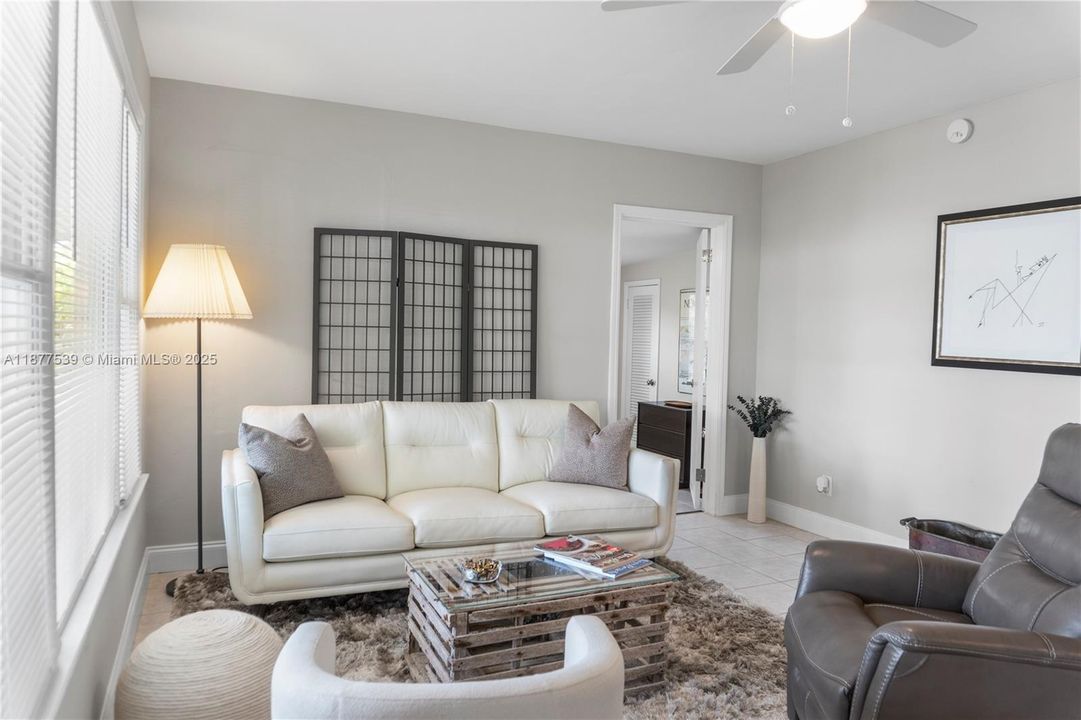 Vendido Recientemente: $335,000 (3 camas, 2 baños, 1379 Pies cuadrados)