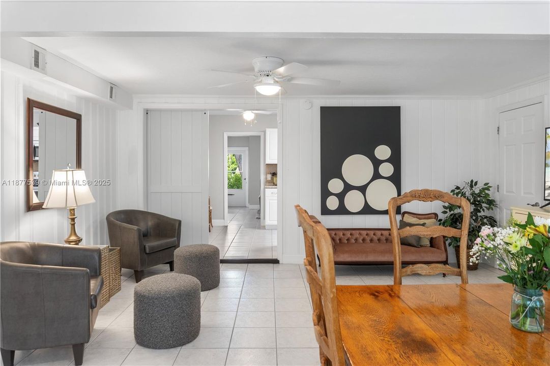 Vendido Recientemente: $335,000 (3 camas, 2 baños, 1379 Pies cuadrados)