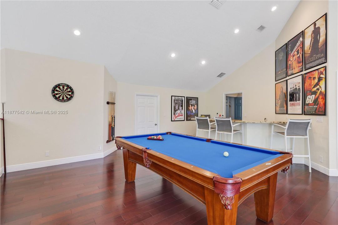 Recently Sold: $1,295,000 (7 beds, 4 baths, 5239 Square Feet)