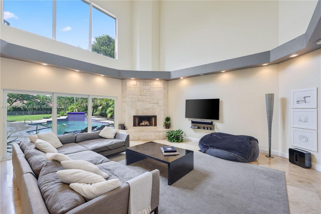 Recently Sold: $1,295,000 (7 beds, 4 baths, 5239 Square Feet)