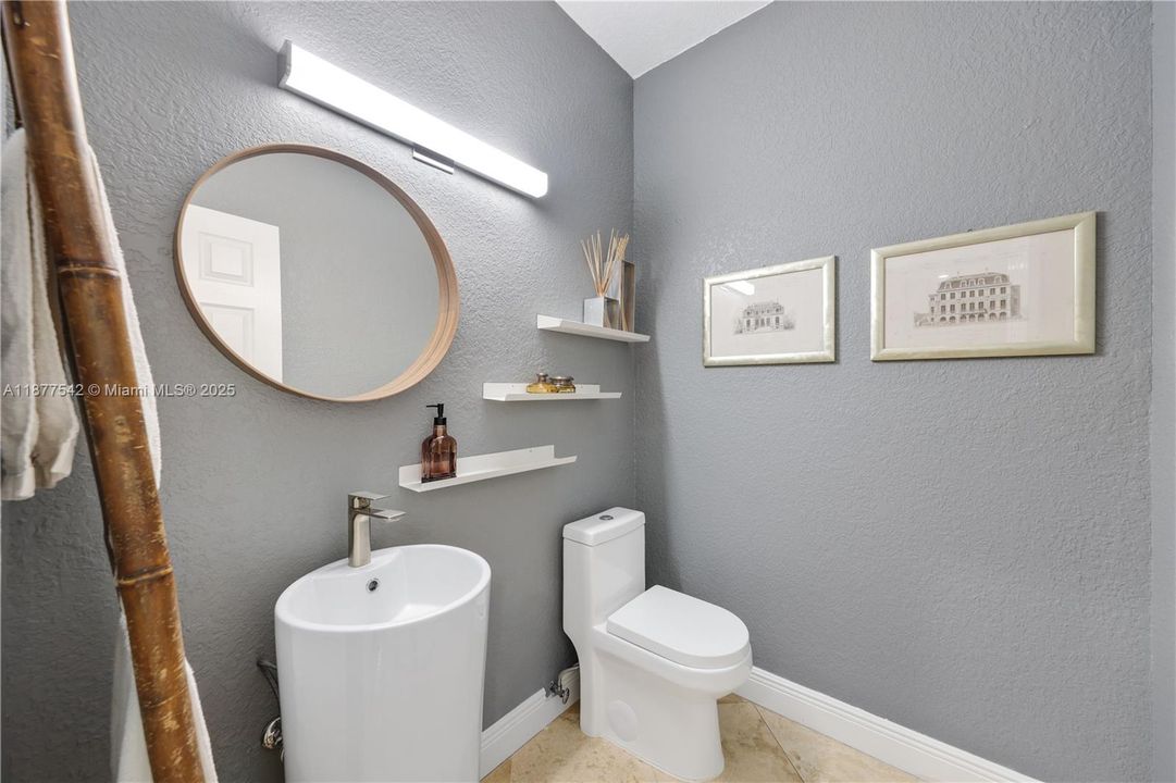 Recently Sold: $1,295,000 (7 beds, 4 baths, 5239 Square Feet)