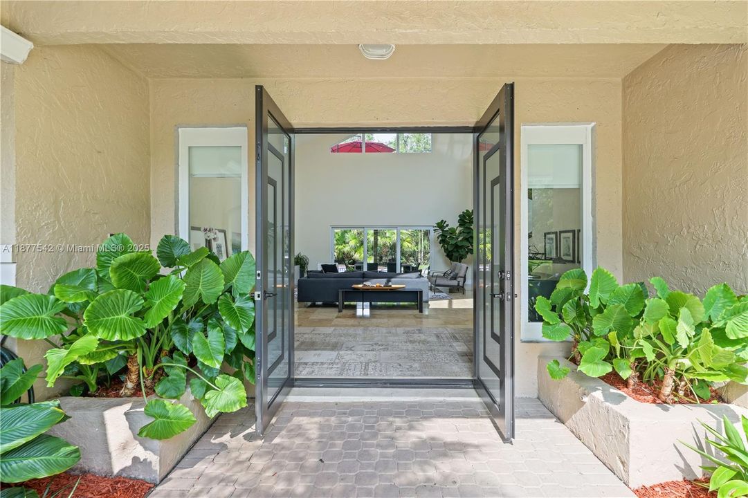 Recently Sold: $1,295,000 (7 beds, 4 baths, 5239 Square Feet)