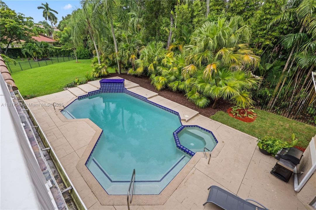 Recently Sold: $1,295,000 (7 beds, 4 baths, 5239 Square Feet)