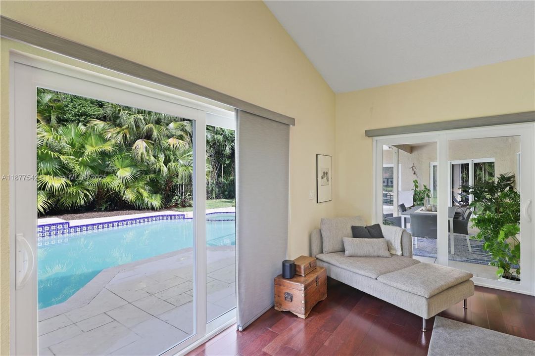 Recently Sold: $1,295,000 (7 beds, 4 baths, 5239 Square Feet)