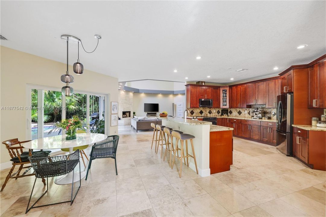 Recently Sold: $1,295,000 (7 beds, 4 baths, 5239 Square Feet)