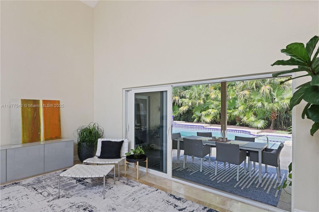 Recently Sold: $1,295,000 (7 beds, 4 baths, 5239 Square Feet)