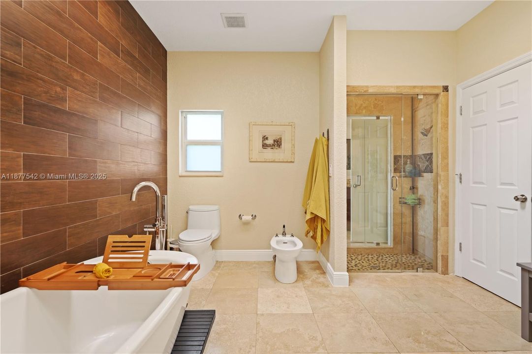 Recently Sold: $1,295,000 (7 beds, 4 baths, 5239 Square Feet)