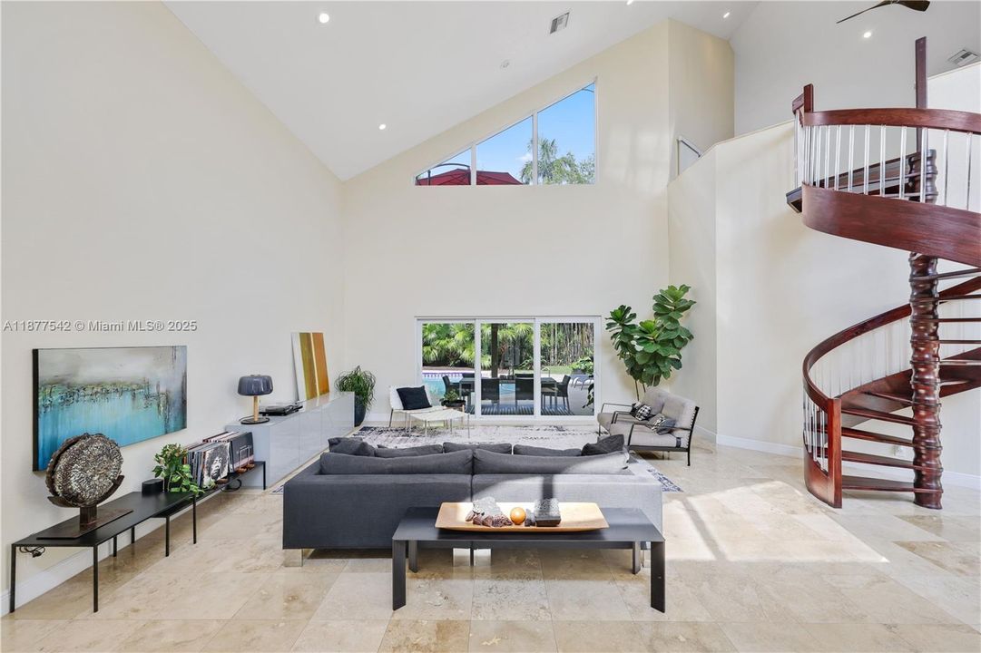 Recently Sold: $1,295,000 (7 beds, 4 baths, 5239 Square Feet)