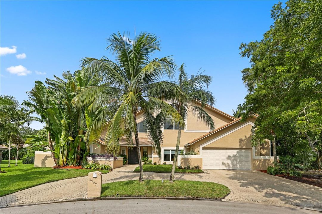 Recently Sold: $1,295,000 (7 beds, 4 baths, 5239 Square Feet)