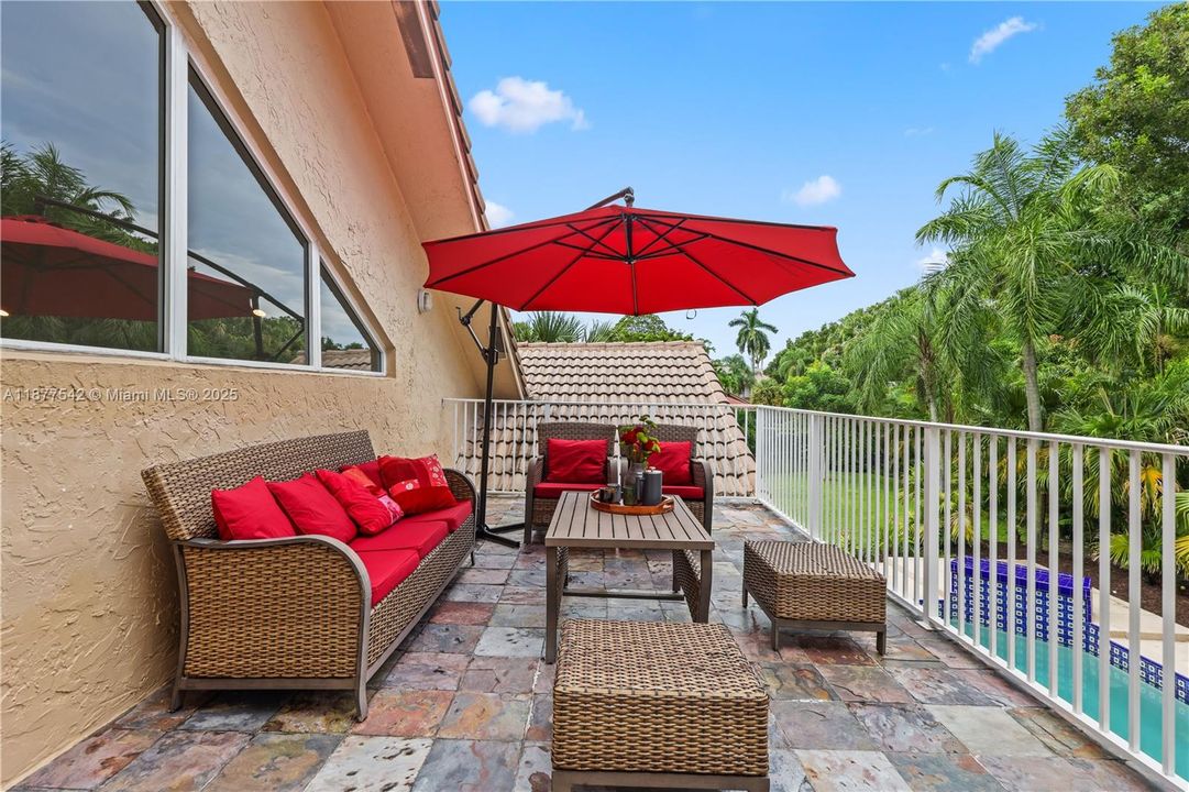 Recently Sold: $1,295,000 (7 beds, 4 baths, 5239 Square Feet)