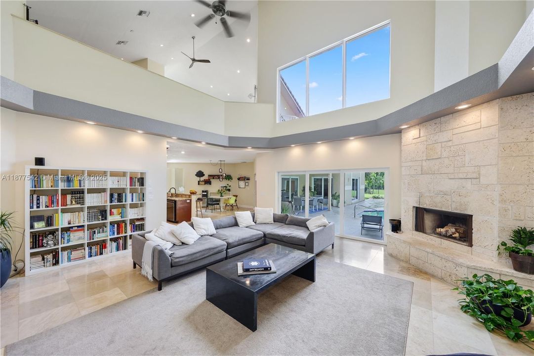 Recently Sold: $1,295,000 (7 beds, 4 baths, 5239 Square Feet)