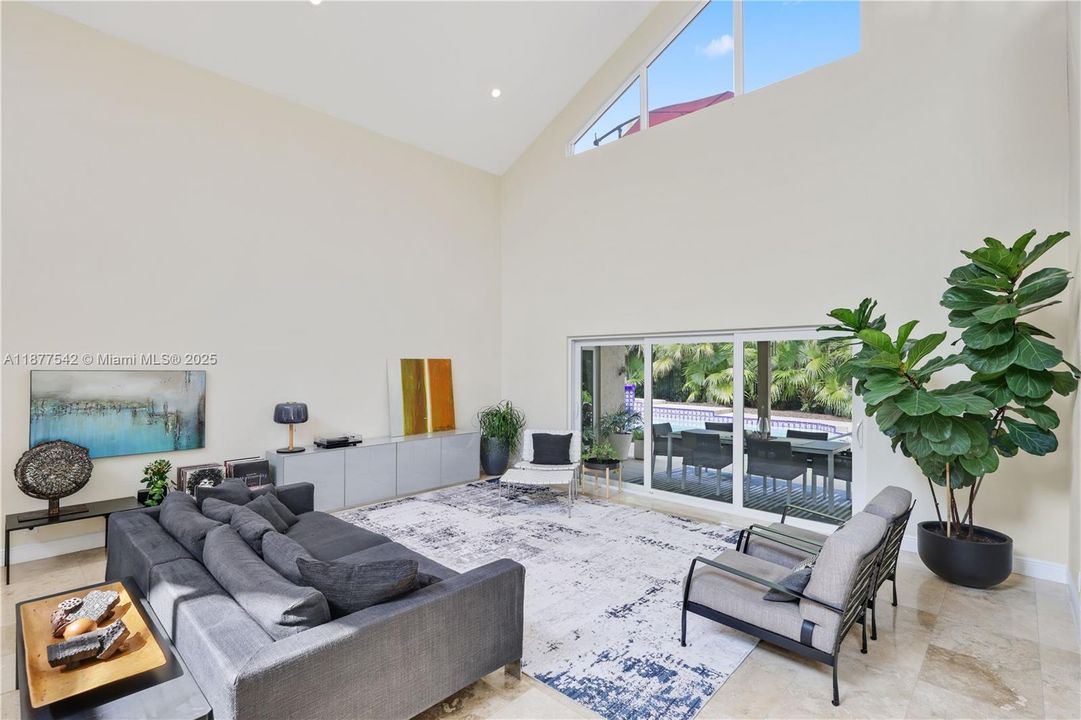 Recently Sold: $1,295,000 (7 beds, 4 baths, 5239 Square Feet)