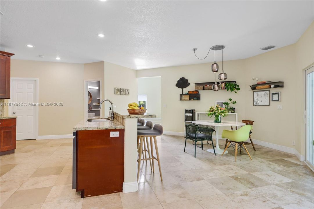 Recently Sold: $1,295,000 (7 beds, 4 baths, 5239 Square Feet)