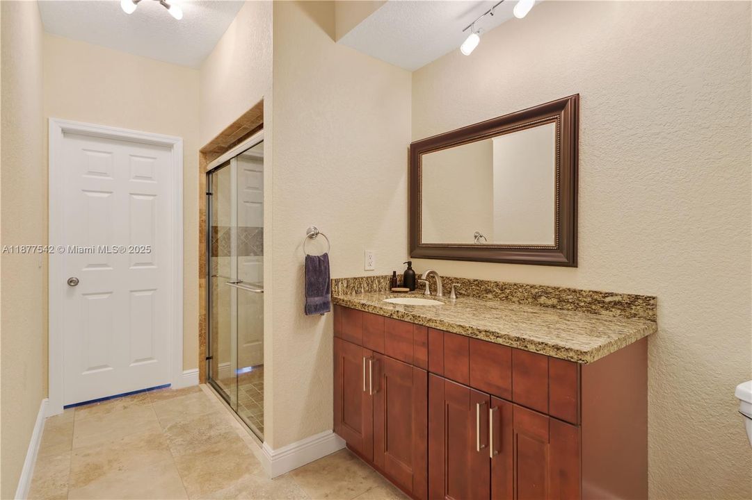 Recently Sold: $1,295,000 (7 beds, 4 baths, 5239 Square Feet)